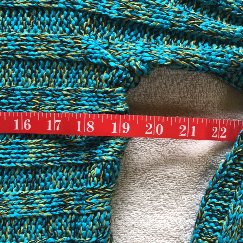 Asymmetrical Big Button Cardigan - Picture 4 of 9